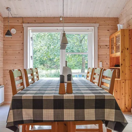 Stunning In W/ 3 Bedrooms *
